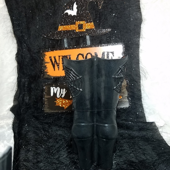 Witches boots - Picture 3 of 4